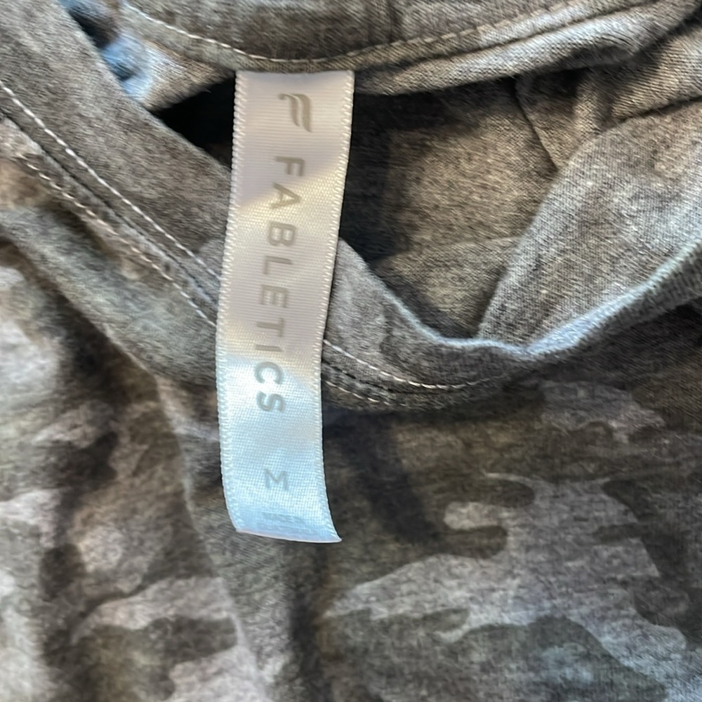 Fabletics Camo Cropped Tee - Picture 2 of 3